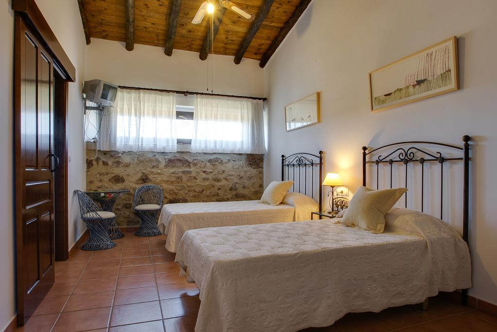Hôtel Casa Rural Las Gamitas à Almoharin Chambre photo